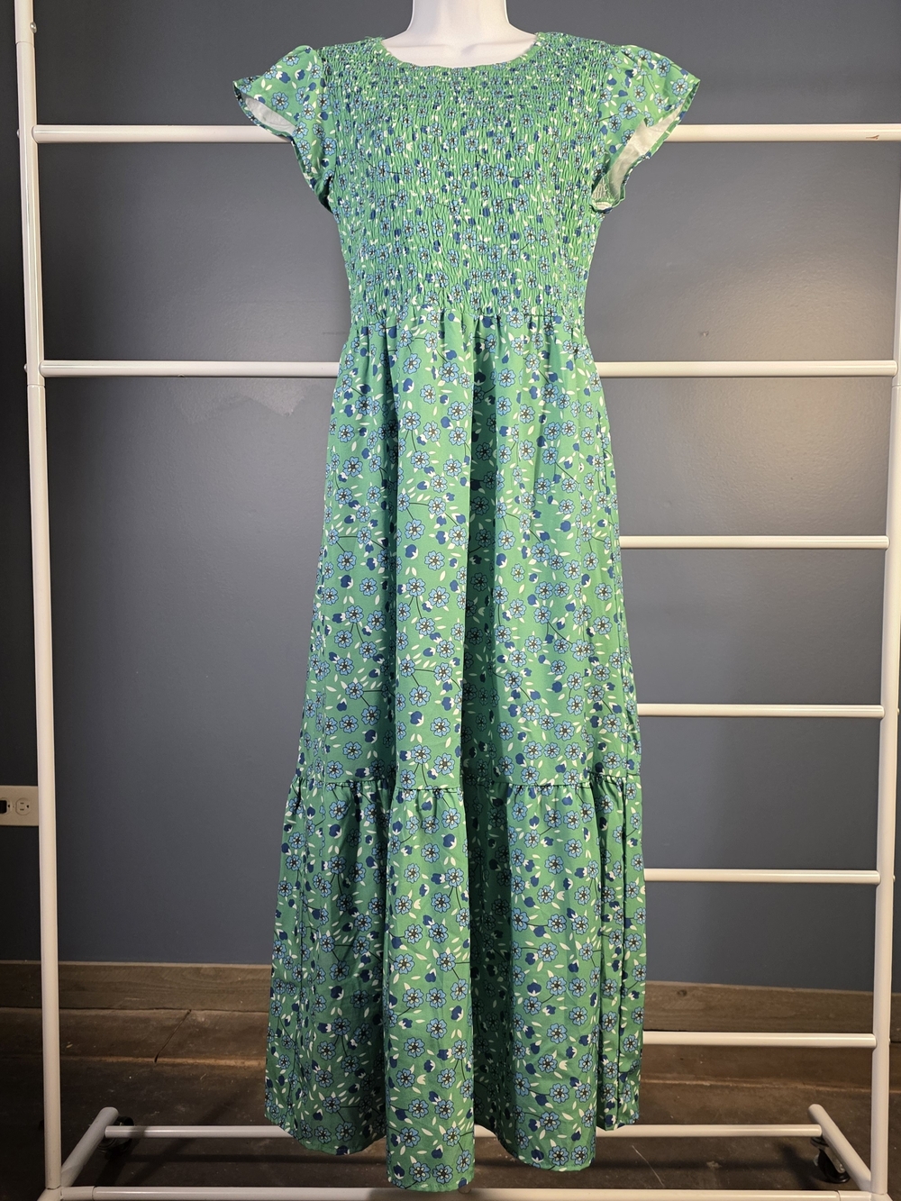 OFEEFAN Green Floral Smocked Tiered Midi Dress M